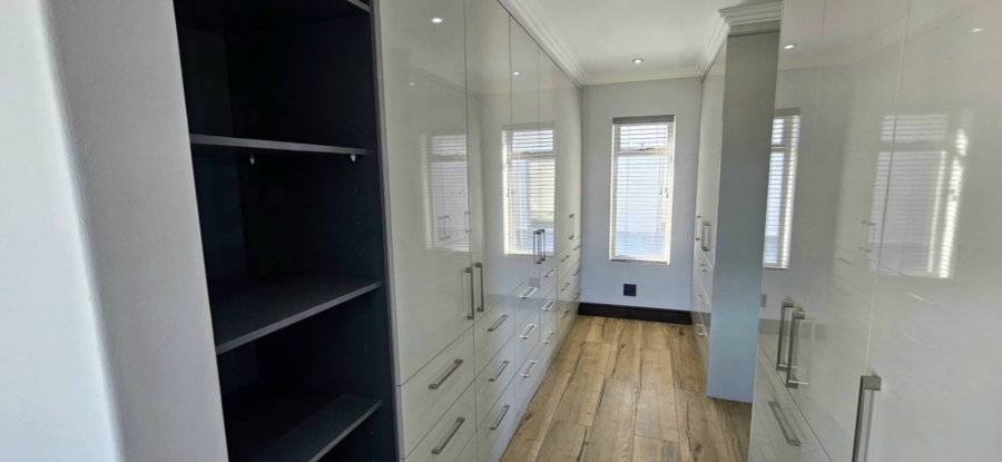 7 Bedroom Property for Sale in Gansbaai Central Western Cape